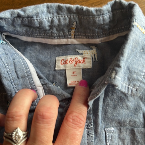 Cat & Jack 3T button up - Picture 2 of 3